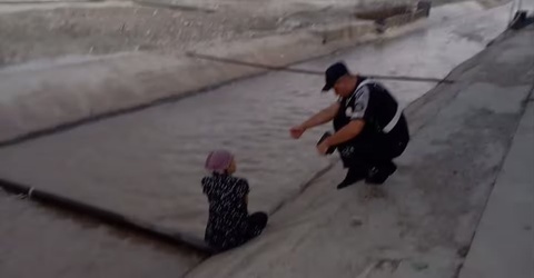 Бухорода аёл оилавий муаммолар сабаб ўзини сувга ташламоқчи бўлди