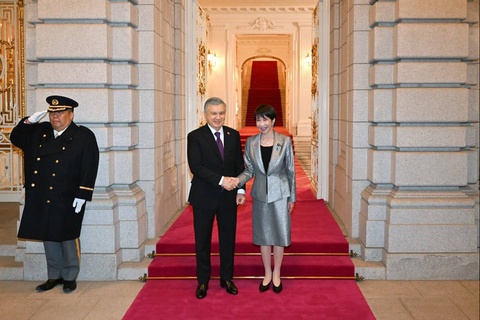 Президенти Ӯзбекистон дар қабули расмӣ аз номи Сарвазири Ҷопон иштирок намуд