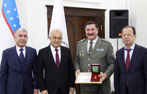 “Inson huquqlari himoyasi uchun” koʻkrak nishoni sovrindorlariga topshirildi