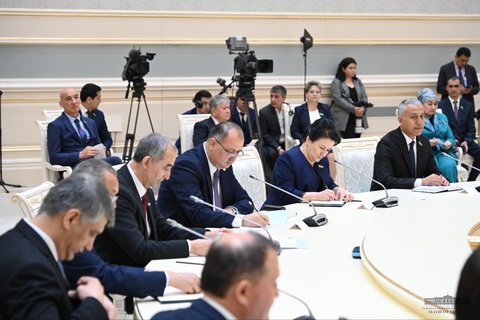 Бинобар натиҷаи  омӯзиши пешниҳодҳо оид ба ворид намудани иловаҳо ба Конститутсия машваратҳо баргузор шуданд