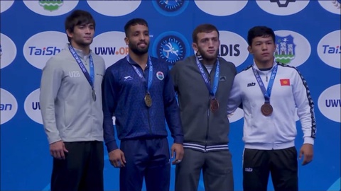 Умиджон Жалолов гүрес бойынша жәҳән чемпионатында гүмис медалды қолға киргизди