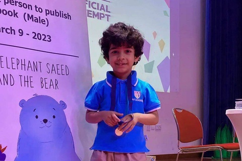 Нависандаи чорсолаи АМА ҷавонтарин муаллифи китоби нашршуда гардид