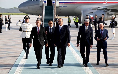 Премьер-министр Чехии прибыл в Узбекистан