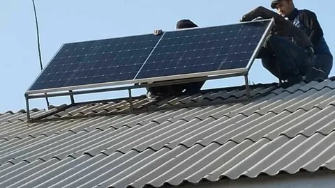 Toshkent viloyatida ehtiyojmand oilalar xonadonlariga quyosh panellari oʻrnatish uchun yana mablagʻ ajratildi