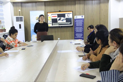 Тарзи зиндагии духтарону занонро  дар ҷомеа тағйир дода