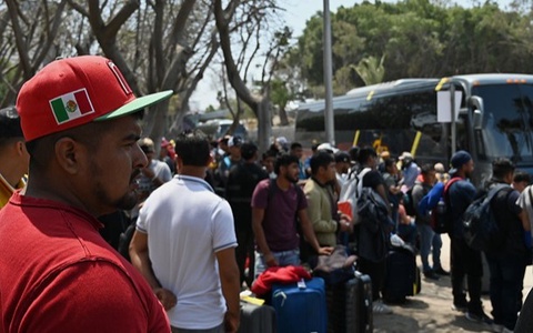 АҚШ ноқонуний муҳожирларга “ўзини ўзи депортация қилиш” учун 3000 доллар таклиф қилмоқда