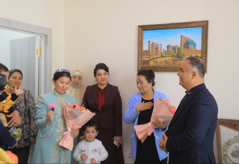 Samarqandda Zulfiya mukofoti sovrindori Latofat Amirovaga uy topshirildi