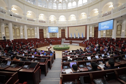 Автобуслар ушын ажыратылған жолдан ҳәрекетленгенлик ушын жуўапкершилик белгиленбекте