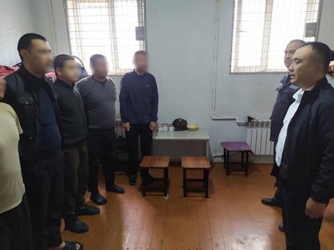 Mahbuslarni majburlab ishlatgan Andijonda hibsxona boshligʻi ishdan olindi