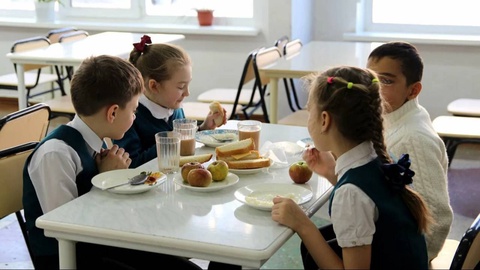 В Узбекистане со следующего учебного года все учащиеся начальных классов будут обеспечены бесплатным питанием