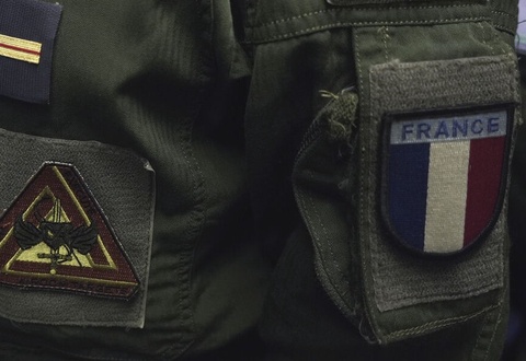 Iroqdagi bazaga uyushtirilgan hujum oqibatida jabrlangan fransuz askarlaridan biri vafot etdi