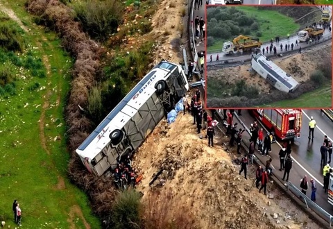 Antaliyada avtobus halokatga uchradi, oqibatda 10 kishi hayotdan ko'z yumdi