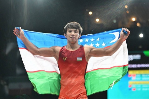 Трое узбекских борцов завершат год на вершине мирового рейтинга