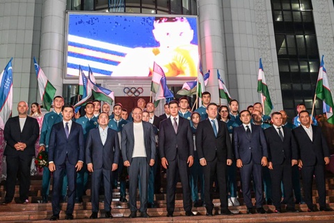 Ғолибони чемпионатҳои ҷаҳонӣ оид ба бокс, атлетикаи вазнин ва қайиқронӣ бо мукофотҳои олӣ сарфароз гардонда шуданд