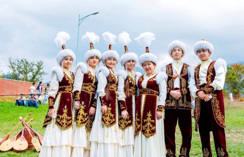 Қардошлик уфқларини ёритгувчи машъаллармиз