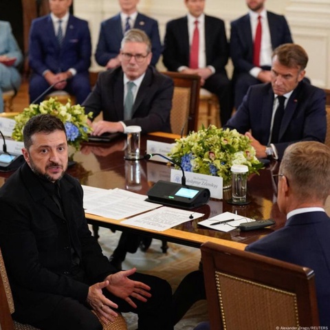 Bloomberg: Ukraina tinchlik uchun Rossiyaga qarshi sanksiyalarni bekor qilishga rozi