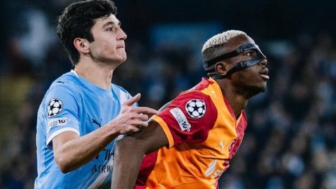 В матче «Манчестер Сити» с «Галатасараем» Хусанов выиграл дуэль у Осимхена