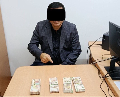 Navoiyda universitet mansabdori pora bilan qoʻlga olindi