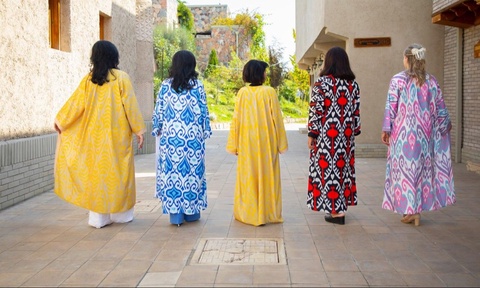 Пойтахт ҳокимлиги давлат ходимларига миллий либосда бўлишни тавсия қилмоқда