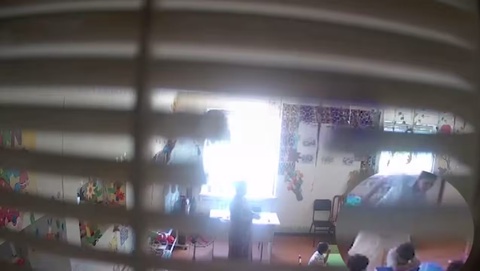 Бухородаги боғчаларнинг бирида тарбиячи болаларни калтаклади