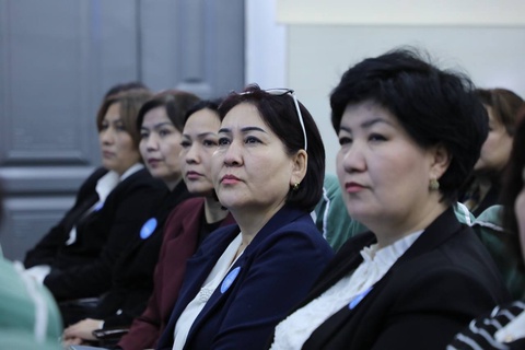 Qoraqalpogʻistonda “Innovator, lider ayollar bilan davlat fuqarolik xizmatini rivojlantirish sari” mavzusida seminar tashkil etildi
