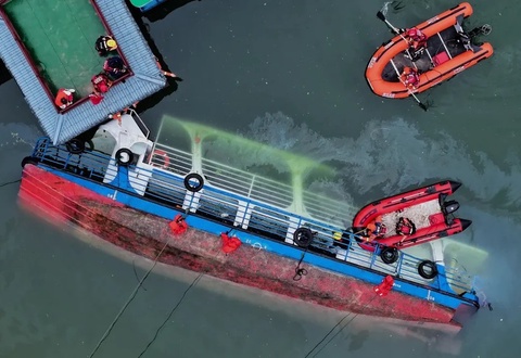 Xitoyda kemaning ag'darilib ketishi oqibatida to'rt kishi halok bo'ldi