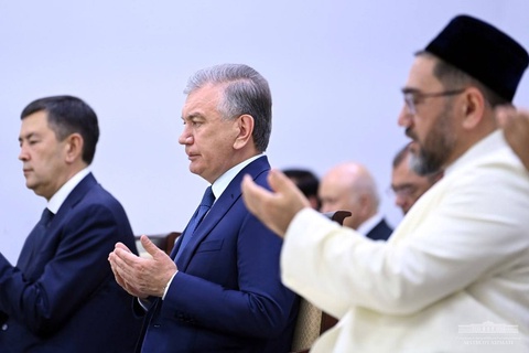 Шавкат Мирзиёев бо корҳои сохтмони маҷмӯи Имом Бухорӣ шинос шуд