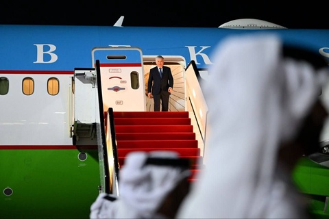 O‘zbekiston Prezidenti Qatarga yetib bordi