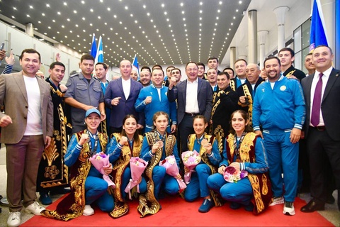 Дар Тошканд маросими бошукӯҳи истиқболи дастаи мунтахаби бокси Ӯзбекистон баргузор гардид