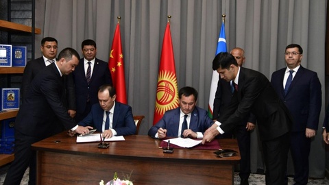 “Oʻzbekiston – Qirgʻiziston – Xitoy” temir yoʻli qurilishi loyihasi boʻyicha hamkorlik toʻgʻrisida uch tomonlama Bitim imzolandi