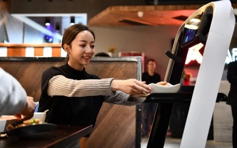 Xitoyda sun'iy intellekt orqali boshqariladigan ilk restoran ochildi