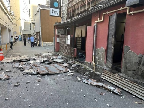 В Японии произошло мощное землетрясение: пострадали более 50 человек, объявлена угроза цунами