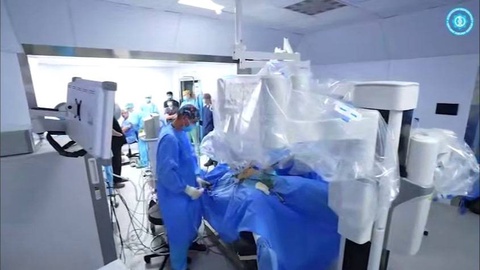 Вазорати тандурустӣ: нахустин роботи ҷарроҳ ба клиникаи давлатии Ӯзбекистон оварда шуд