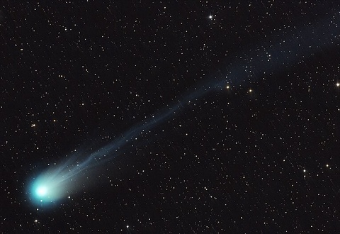 Ер устидан комета учиб ўтади