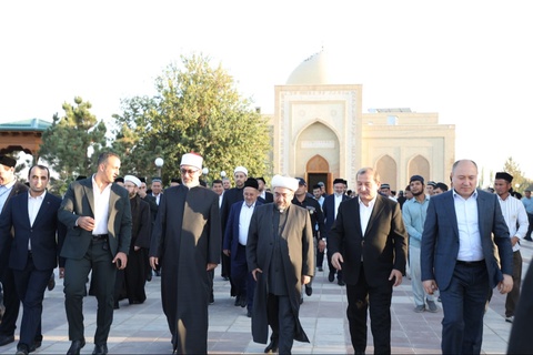 Xalqaro anjuman ishtirokchilari buyuk termiziylar ziyoratida boʻldi