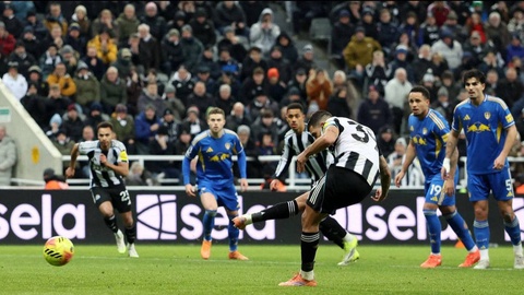 Впечатляющий камбэк «Ньюкасла» с «Лидсом» в матче с семью голами