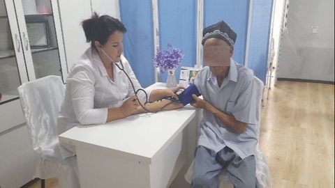 Омбудсманга 75 ёшни қаршилаган ота “Саховат”уйига жойлаштиришни сўраб мурожаат қилди