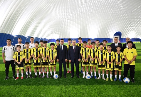 Президентимиз “Нефтчи” болалар футбол академиясига ташриф буюрди