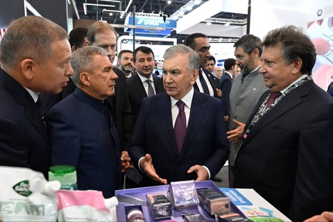 O‘zbekiston Prezidenti "INNOPROM" xalqaro ko‘rgazmasiga tashrif buyurdi