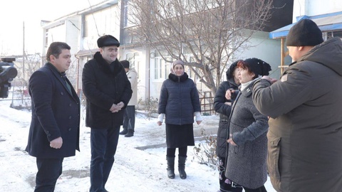 Тўрақўрғонда кимларга бепул палов ва кўмир тарқатиляпти?