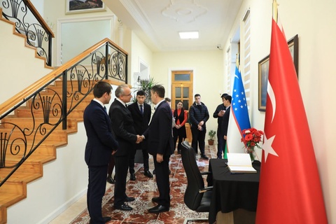 Erkinjon Turdimov qardosh Turkiya xalqiga samarqandliklar nomidan hamdardlik bildirdi