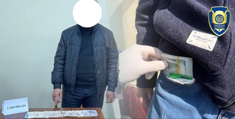 В Самаркандской области задержан инспектор, требовавший 2200 долларов у предпринимателя