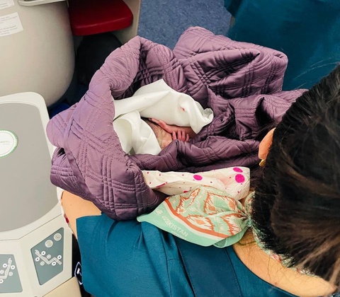 Uzbekistan Airways бортында сәби дүниеге келді