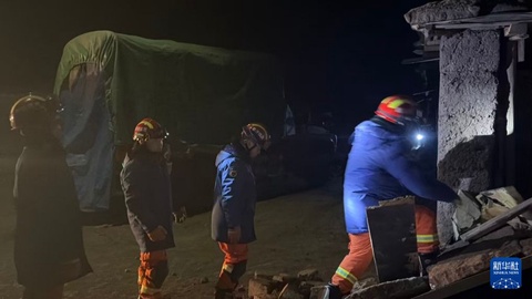 Не менее 16 человек погибли при землетрясении магнитудой 7,0 в Китае