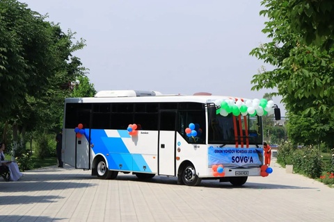 Эркин Воҳидов номидаги ижод мактабига замонавий автобус совға қилинди