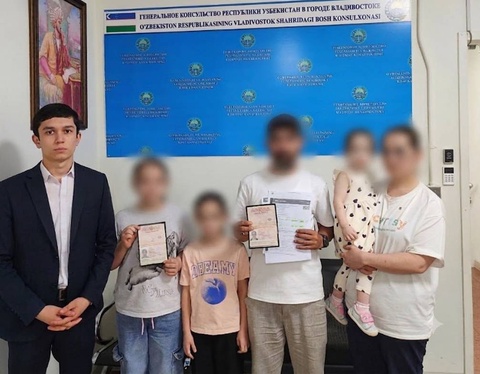 Дипломаты Узбекистана помогли семье с тремя детьми вернуться на родину из Владивостока