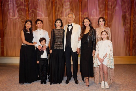 Саида Мирзиёева дар консерти Андреа Бочелли, ки дар Самарқанд баргузор шуд, иштирок кард