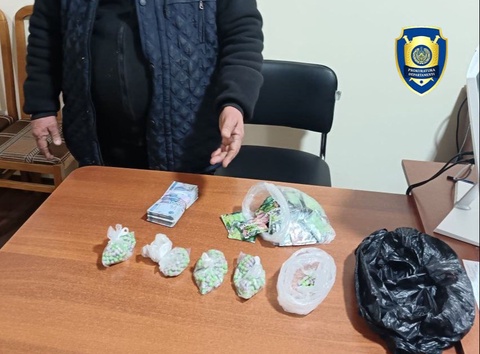 Фарғонада таркибида гиёҳванд моддаси мавжуд бўлган дори воситаларини сотаётган шахс ушланди