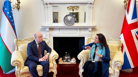 Британияның белгілі тележүргізуші әрі тарихшысы «Өзбекстан қазыналары» фильмінің жобасымен айналысуда.