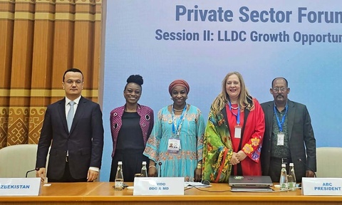 Investitsiyalar, sanoat va savdo vazirligi rahbari Laziz Kudratov Avazada bir qator uchrashuvlar oʻtkazdi